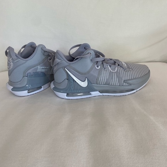 Lebron James Basketball athletic shoes 🏀 - Picture 1 of 3